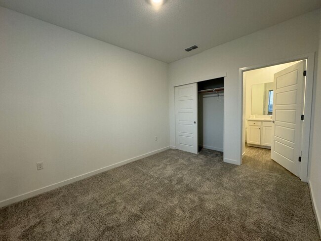 Building Photo - 243 Dock Cir