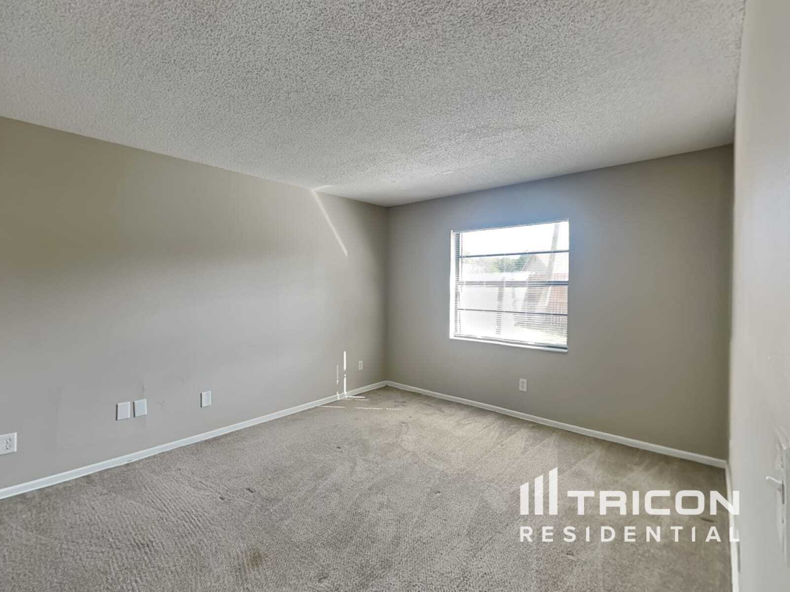 Building Photo - 1464 Tiverton Dr