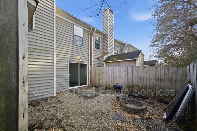 Building Photo - 815 Montrose Ct