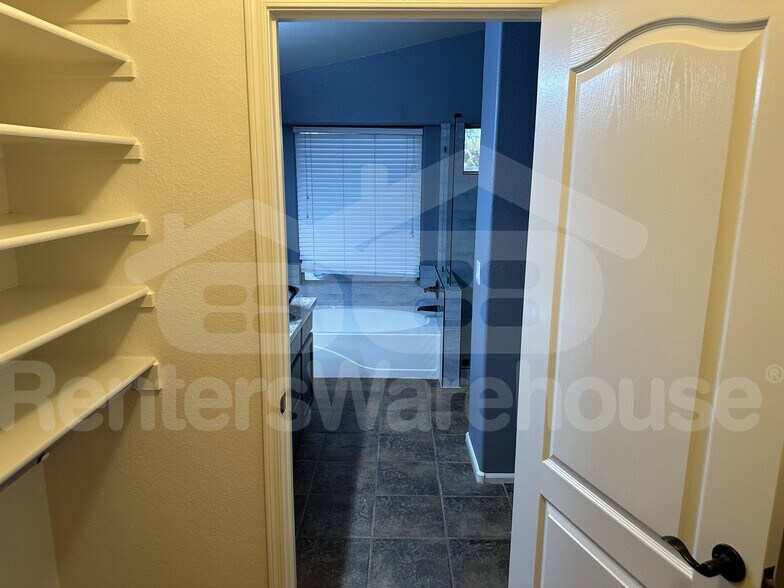 Building Photo - 1151 N 159th Dr