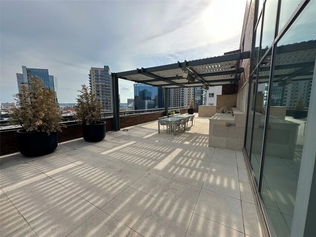 Building Photo - 1999 McKinney Ave