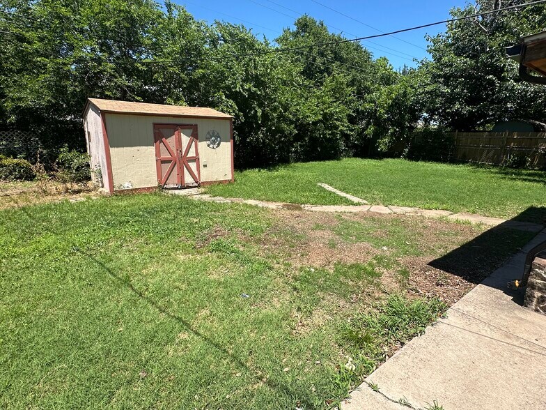 Building Photo - 7701 Janetta Dr