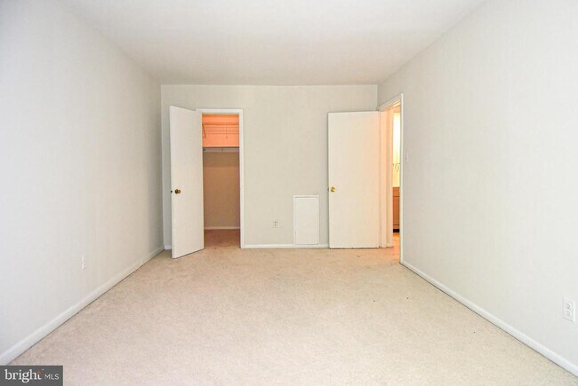 Building Photo - 3302 Woodburn Village Dr