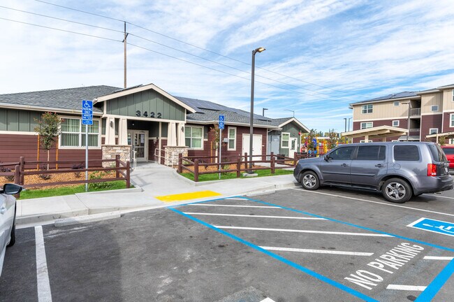 Building Photo - Cedar Grove Apartments