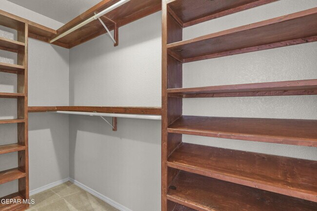 Building Photo - 2300 Glitter St