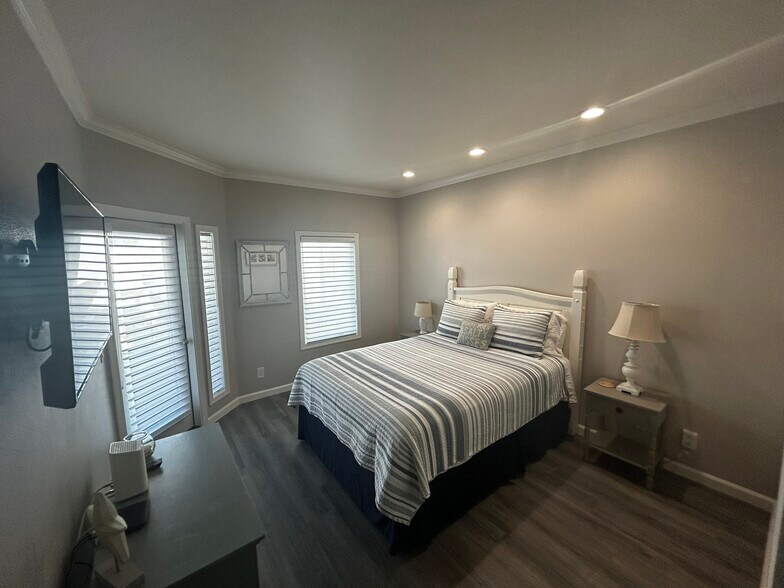 Bedroom - 655 Columbia St