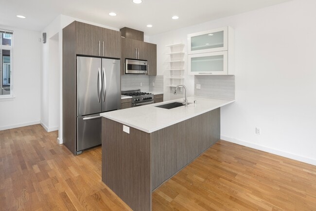 Building Photo - 209 13th Ave E