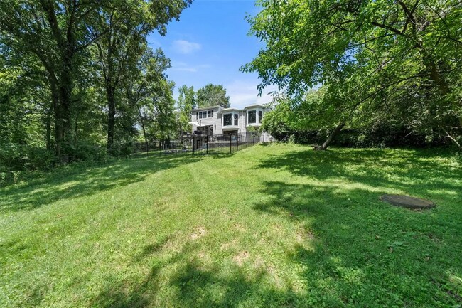 Building Photo - 2026 Dougherty Ferry Rd