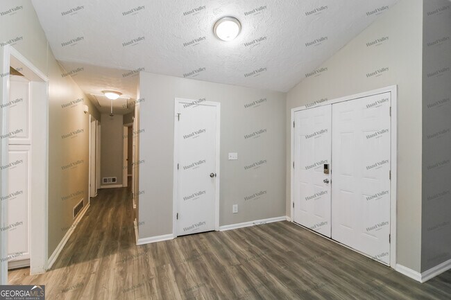 Building Photo - 1077 Ponderosa Park Dr