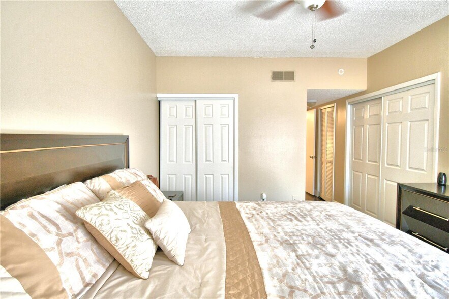 Building Photo - 4711 Capri Plz