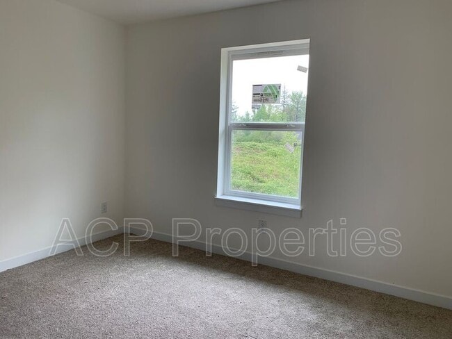 Building Photo - 2285 Brome St