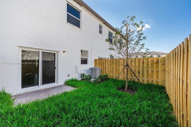 Building Photo - $2,490 2890 SE 26 Ter