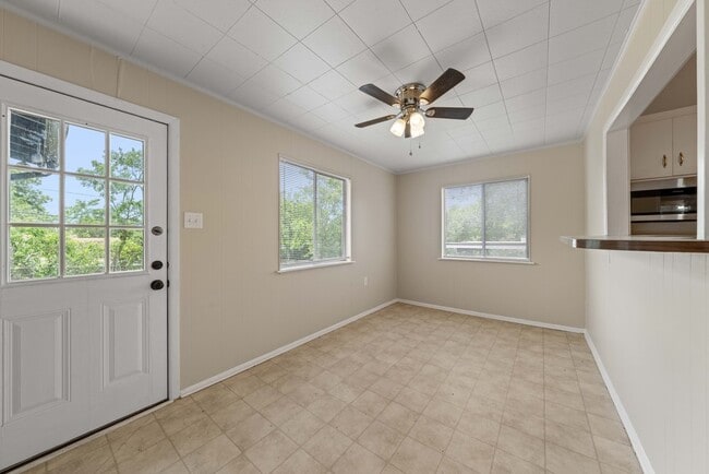 Building Photo - 310 Sumner Dr