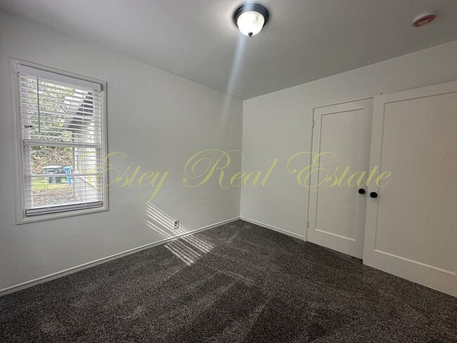 Building Photo - Mariposa Duplex