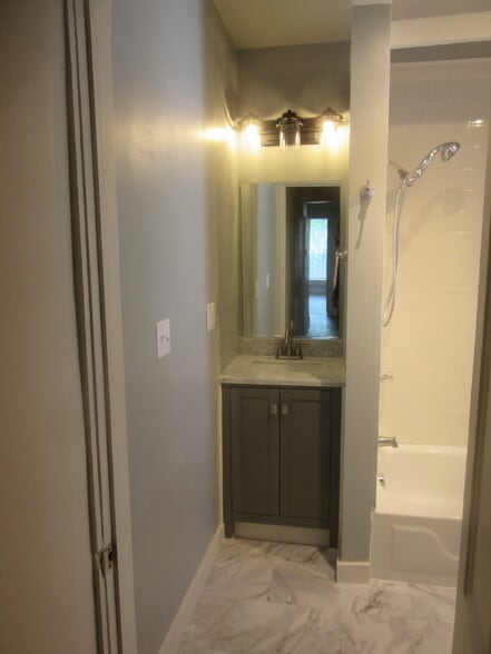 Building Photo - 307 W Columbia Ave