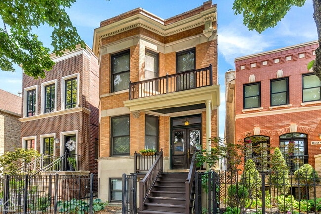 Primary Photo - 2229 N Southport Ave