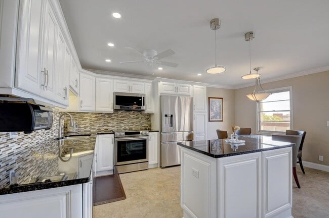 Building Photo - 4028 Newcastle B