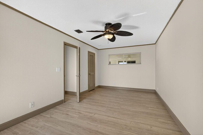 Building Photo - 727 Hummingbird Way
