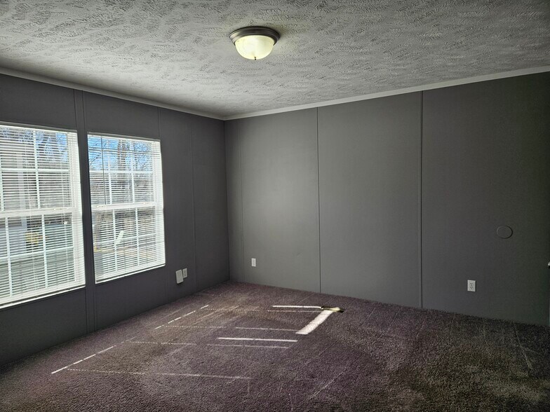 Building Photo - 64 Lynnwood Cir