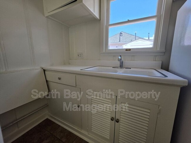 Building Photo - 57 7th Ct