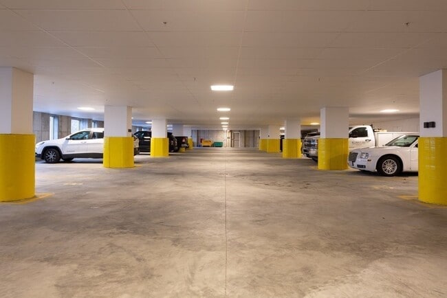 Building Photo - 40 Collins Ave