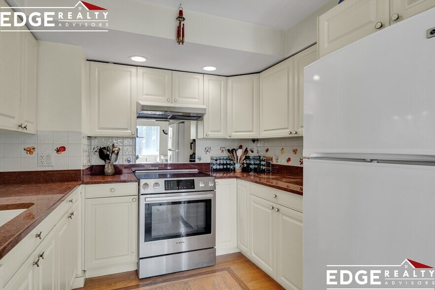 Building Photo - 1731 Beacon St