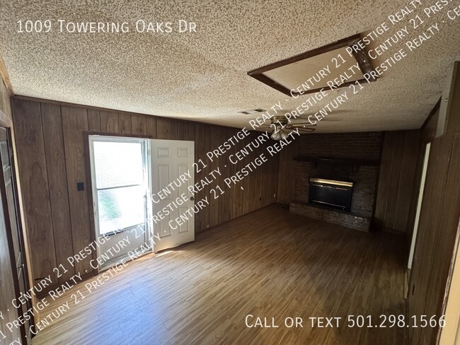 Building Photo - 1009 Towering Oaks Dr