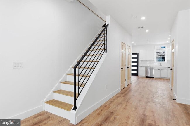 Building Photo - 458 W Earlham Ter