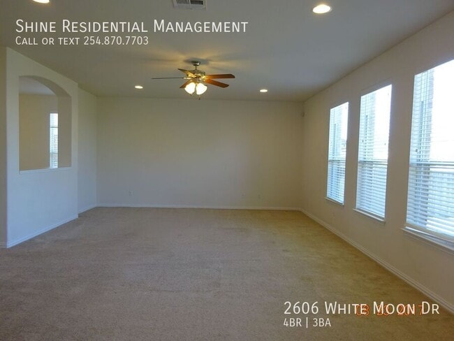 Building Photo - 2606 White Moon Dr