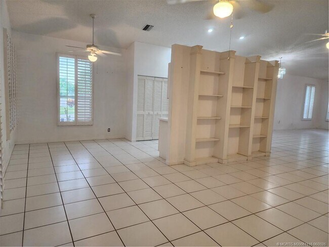 Building Photo - 2132 Augusta Trace