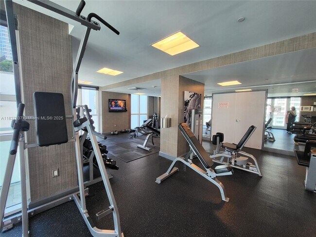Building Photo - 950 Brickell Bay Dr