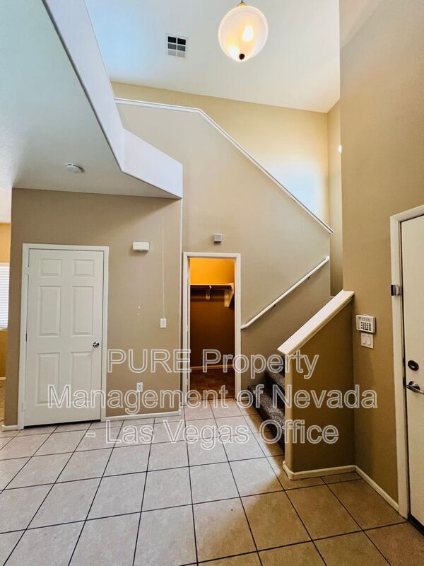 Building Photo - 6109 N Blue Luna St