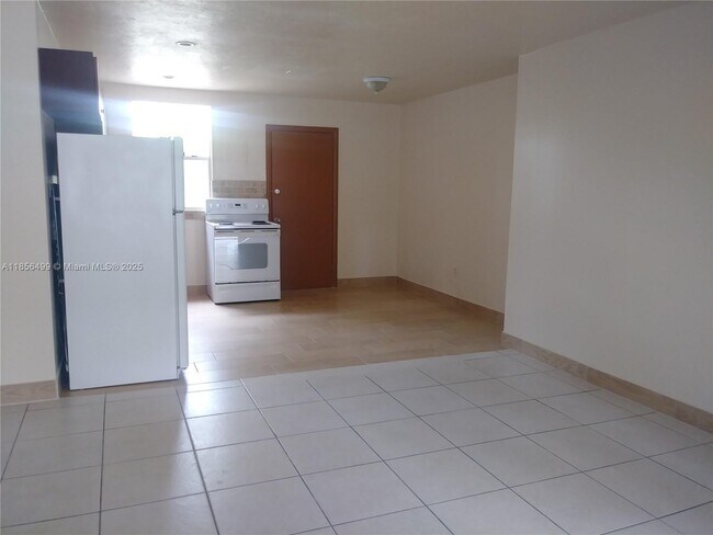 Building Photo - 1541 NE 131st Ln