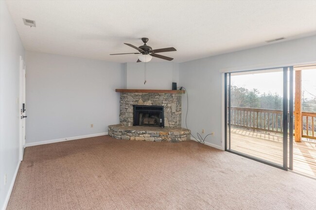 Building Photo - Lake Toxaway Condo