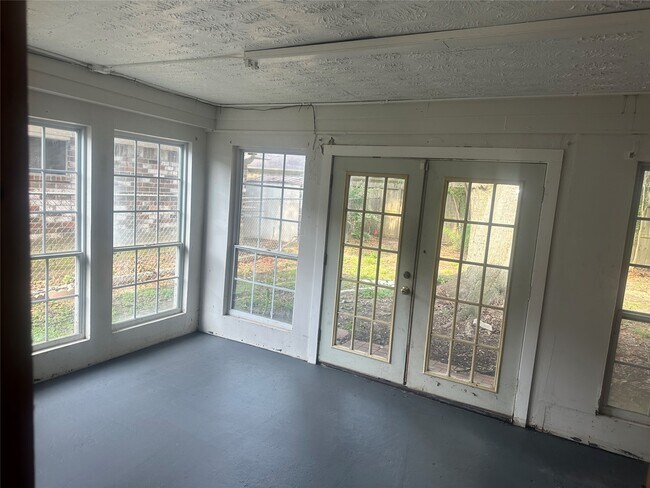 Building Photo - 4202 Ponca St