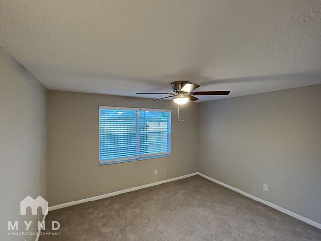 Building Photo - 632 Ephrata Dr