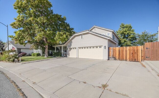 Building Photo - Welcome to this STUNNING 4-bedroom, 2.5-ba...