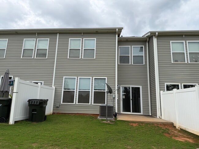 Building Photo - 403 Yellow Fox Rd