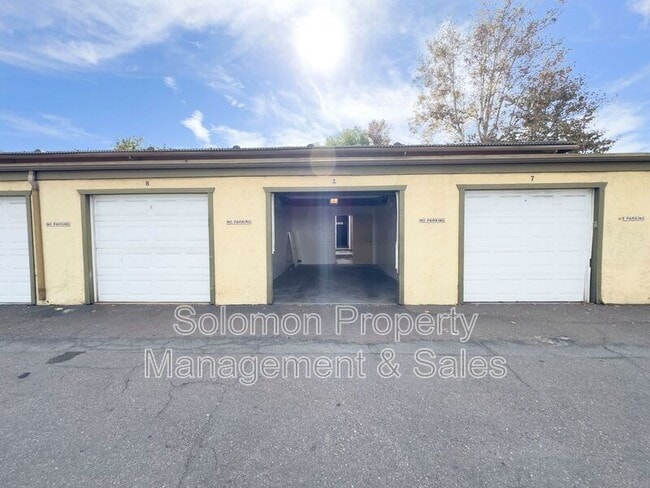 Building Photo - 2094 E Grand Ave