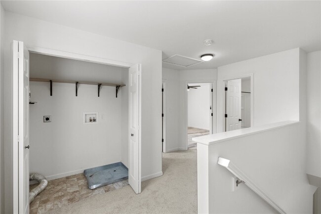 Building Photo - 945 Crestwood Ln