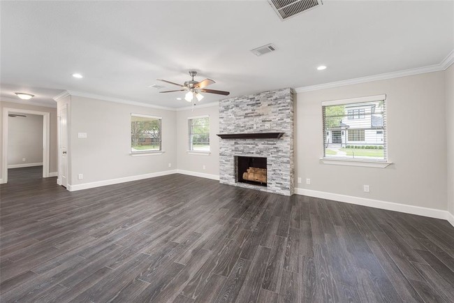 Building Photo - 3827 Linkview Dr