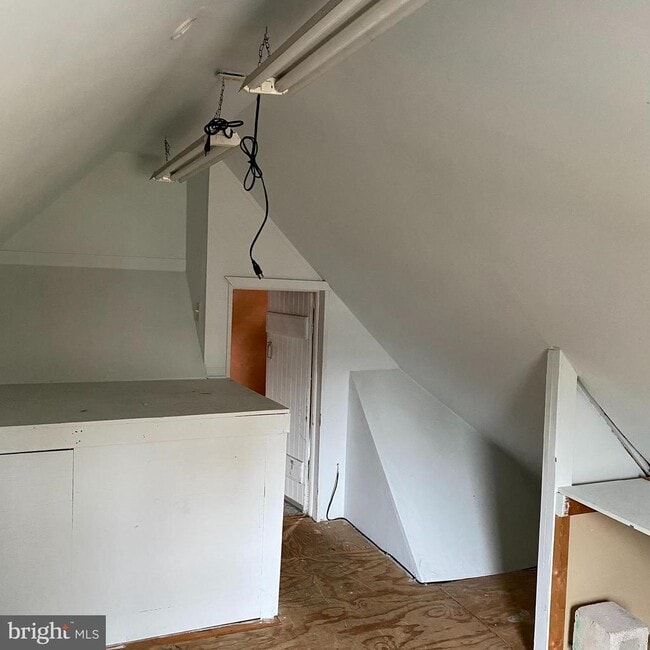 Building Photo - 328 S Broadway