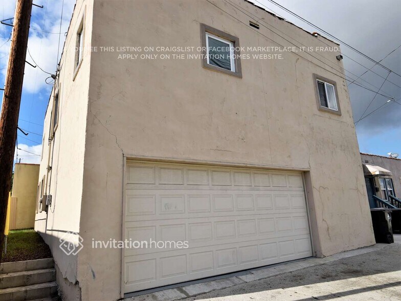 Building Photo - 1031 W 12th St