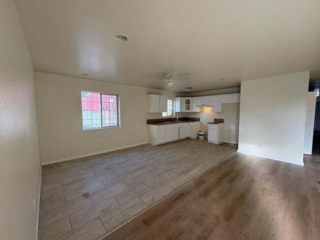 Primary Photo - 3 Bed/2 Bath Move In Today! $3,200!