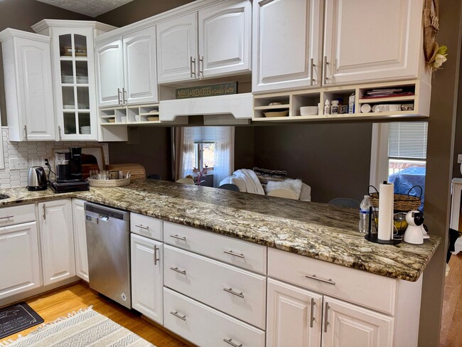 Building Photo - Spacious Two-Story Home in Blacksburg