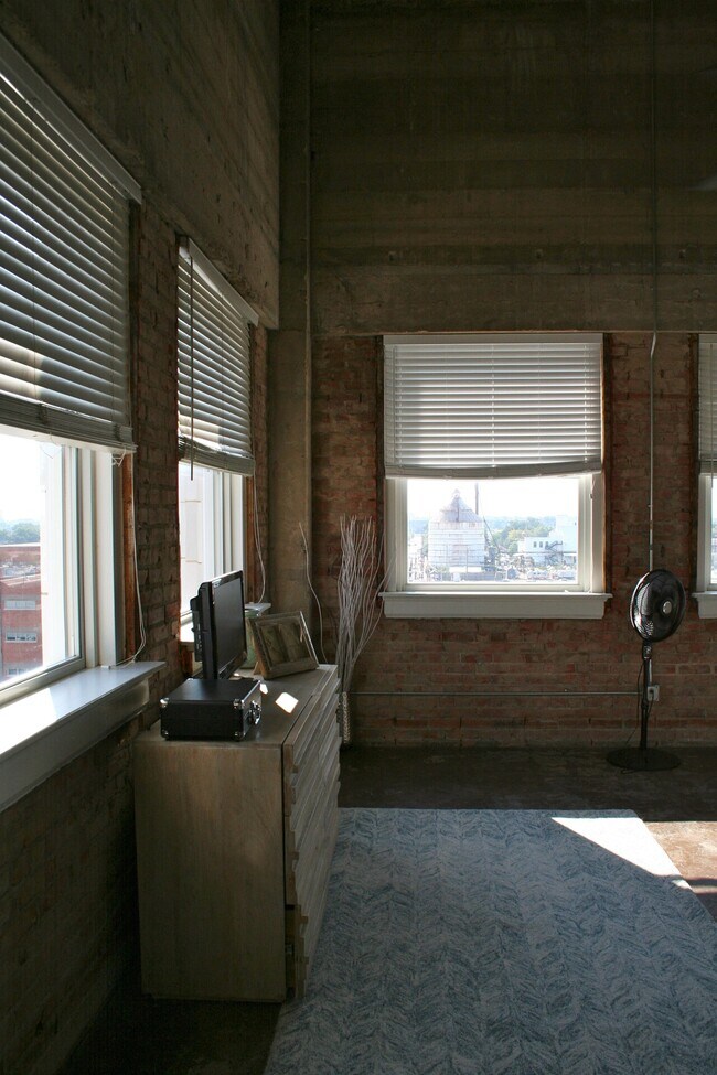 Building Photo - Praetorian Building