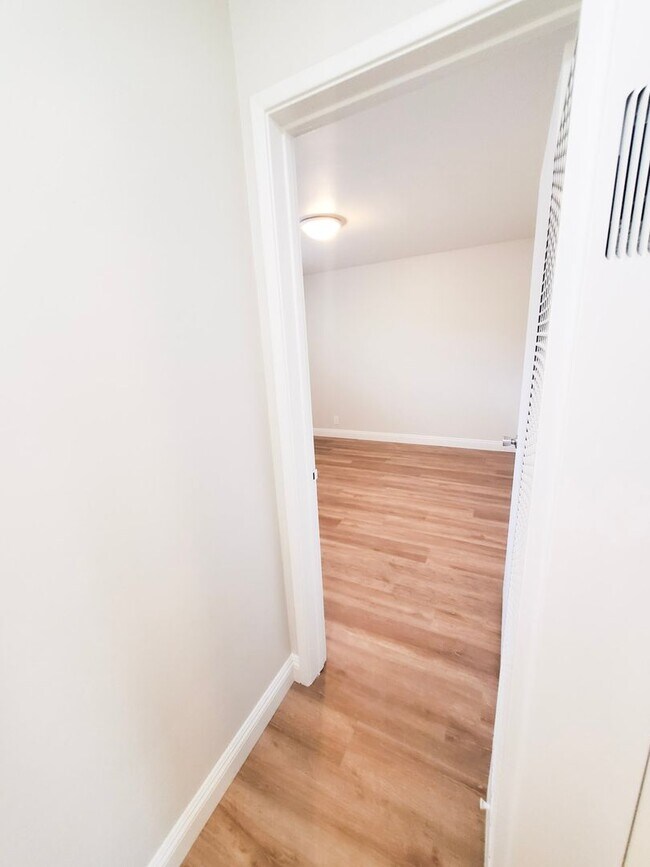 Building Photo - 810 Buena Vista
