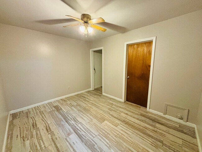 Building Photo - 2508 Ridge Rd
