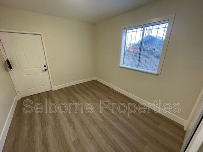 Building Photo - 1944 E 20th St