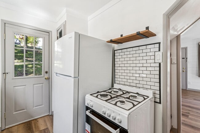 Building Photo - 28880 Cedar Dr